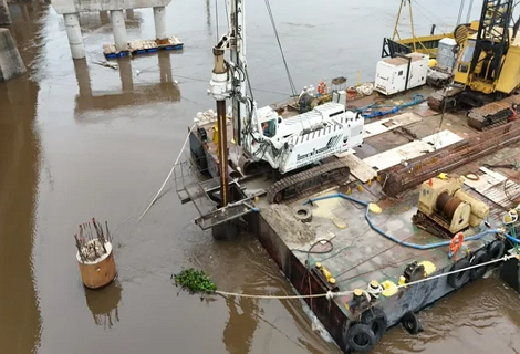 Nuevo puente Santa Fe-Santo Tomé: retomaron el pilotaje en el cauce del río Salado y la obra llegó al 55% de avance.